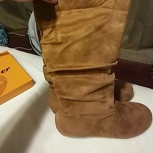 Womans suede Tan boots
